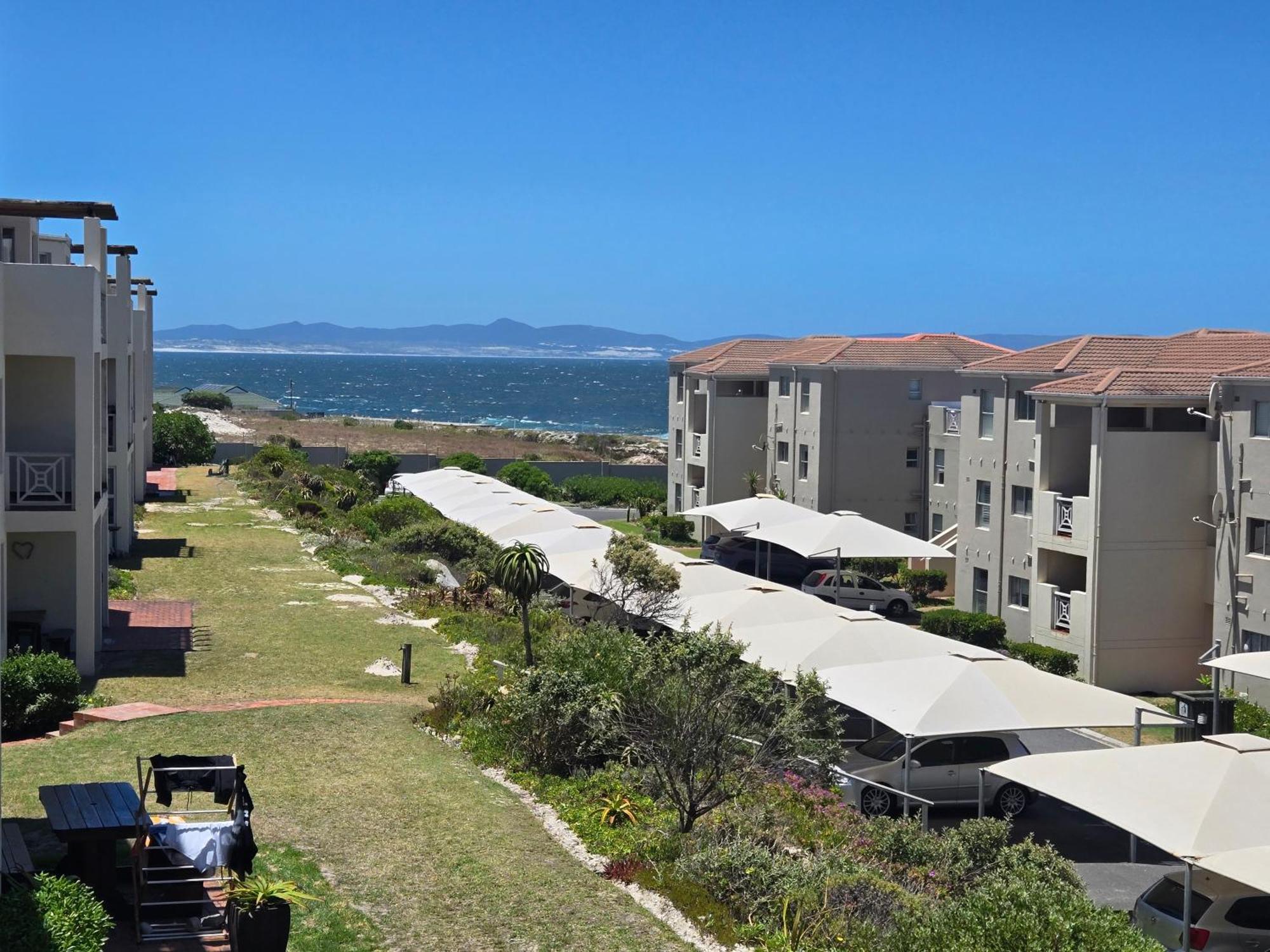 Hermanus Beach Club Apartment Стая снимка